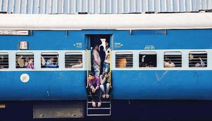 रेलवे के दोगुना किराया से घट रहे यात्रियों के आंकड़े! UTS मोबाइल ऐप से फिर बुक कर सकेंगे जनरल टिकट