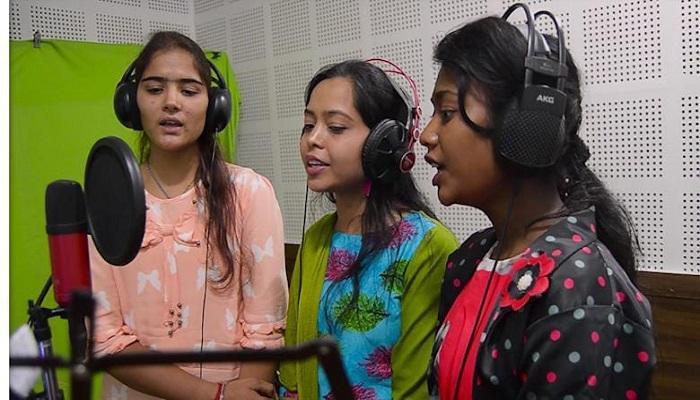 कोरोना महामारी से जंग में बालोद जिले की ये तीनों बेटियों का जन-जागरूकता गीत सोशल मीडिया पर तेजी से हो रहा वायरल