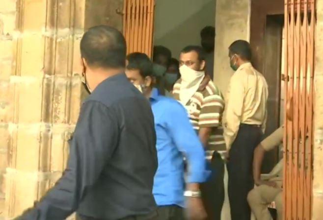 Mumbai: NCB की बड़ी कार्रवाई, ड्रग्स सप्लायर फारूक का बेटा शादाब बटाटा गिरफ्तार