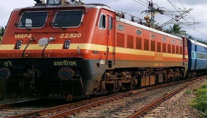 Indian Railways : होली से पहले यात्रियों को रेलवे का तोहफा, चलाने जा रहा कई स्पेशल ट्रेनें, जानें टाइम से लेकर रूट की जानकारी