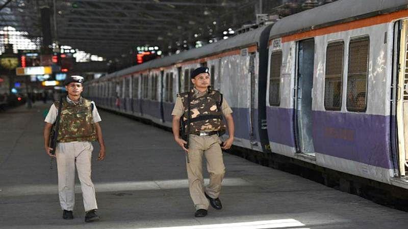रेलवे के ई टिकटों में हेराफेरी का बड़ा खुलासा, RPF की टीम ने 7 दलालों को किया गिरफ्तार