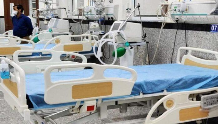 Covid-19 In India Update : कोरोना संक्रमण पड़ा कमजोर! मौतों की संख्या में भी आई मामूली गिरावट, जानिये अन्य राज्यों का हाल Covid-19 In India Update : कोरोना संक्रमण पड़ा कमजोर! मौतों की संख्या में भी आई मामूली गिरावट, जानिये अन्य राज्यों का हाल
