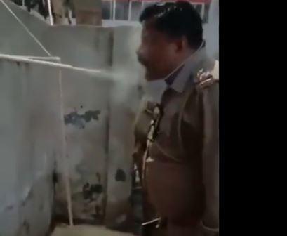 यहां पुलिस ने निकाला भाप लेने का नया तरीका, देखें वीडियो ये है न्यू इंडिया