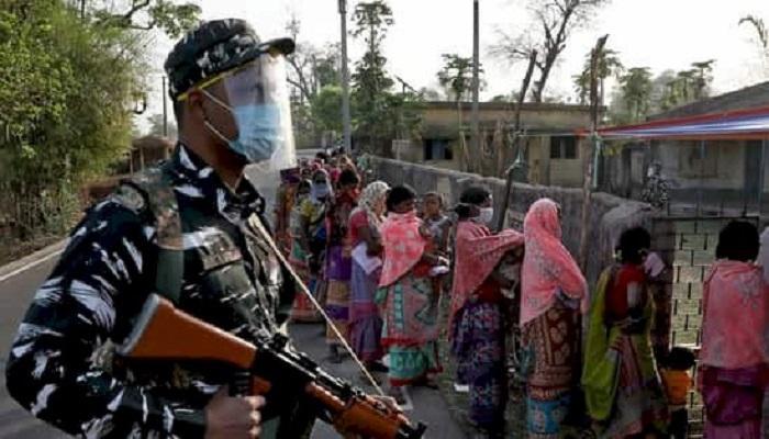 West Bengal Election 2021 : कूचबिहार में मतदान के दौरान जमकर बवाल, BJP और TMC के कार्यकर्ता आपस में भिड़े, फायरिंग में 4 की मौत