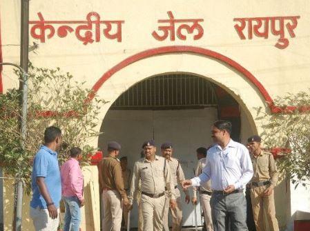 ब्रेकिंगः रायपुर सेंट्रल जेल में 32 साल के बंदी की कोरोना से मौत, दो की हालत गंभीर