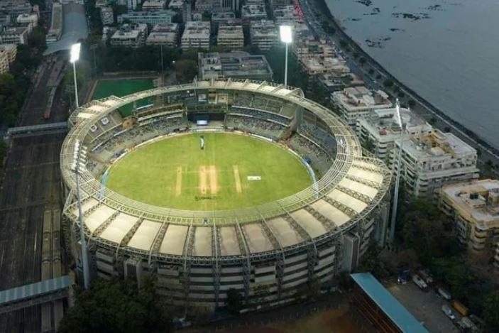 IPL पर मंडराया कोरोना का खतरा: मुंबई के वानखेेड़े स्टेडियम के आठ कर्मचारी मिले पॉजिटिव
