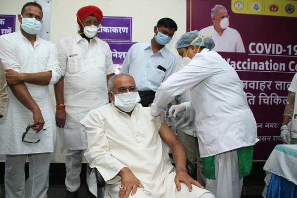 मुख्यमंत्री भूपेश बघेल ने लगवायी टीके की दूसरी डोज, कोरोना से बचाव के लिए प्रदेशवासियों से की ये अपील