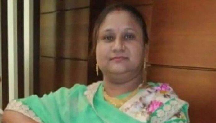 केंद्रीय मंत्री की बेटी का निधन, थी कोरोना संक्रमित, इलाज के दौरान हुई हार्ट अटैक से मृत्यु केंद्रीय मंत्री की बेटी का निधन, थी कोरोना संक्रमित, इलाज के दौरान हुई हार्ट अटैक से मृत्यु