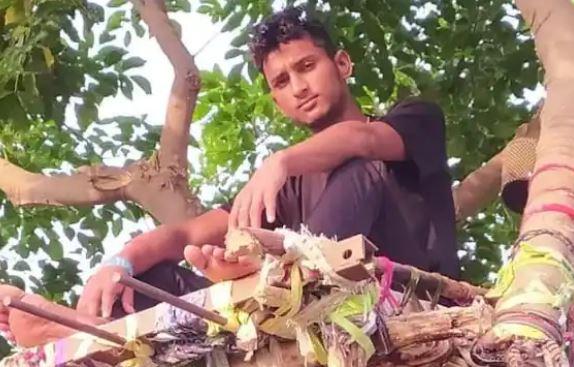 अजब-गजब इंडिया: कोरोना हुआ युवक ने पेड़ पर बनाया आइसोलेशन वॉर्ड, कहा- घर में है जगह की कमी