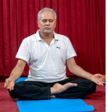 योग दिवस पर योगाभ्यास करते सीएम भूपेश बघेल ने की अपील-तन और मन स्वस्थ्य होने से हम किसी भी विपरीत परिस्थति का कर सकते हैं सामना