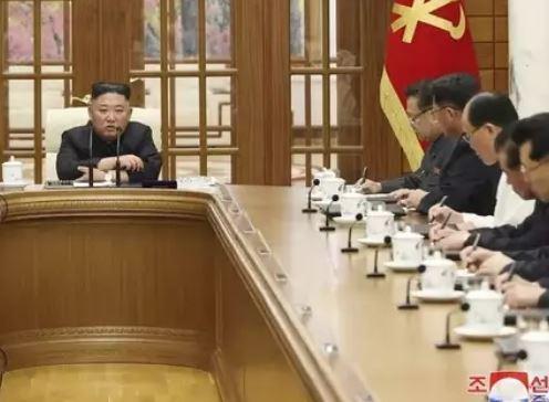 मौत की अटकलों को झूठा साबित करने फिर सामने आए उत्तर कोरियाई तानाशाह किम जोंग उन