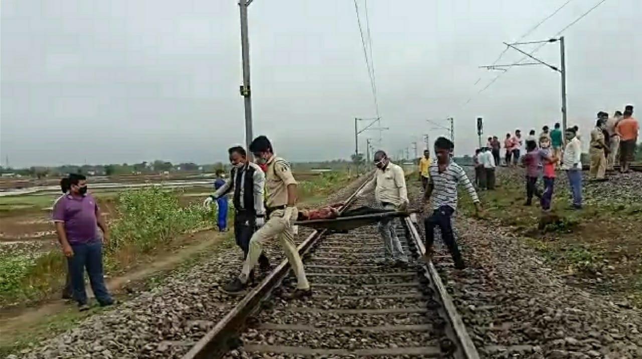 ट्रेन से कटकर 6 लोगों की मौत, पटरी पर बिखरे पड़े ​थे 1 महिला सहित 5 लड़कियों के शव, मौके पर पहुंची पुलिस