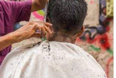 छत्तीसगढ़ की बड़ी खबर: सैलून संचालक ने बाल कटवाने आए युवक का उस्तरा से रेत दिया गला, जानें किस वजह से निकाली दुश्मनी