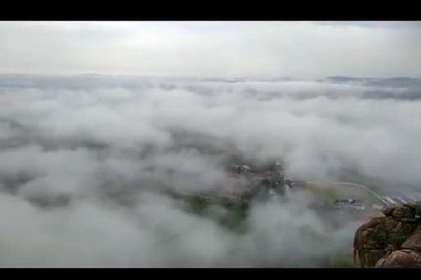 CM बघेल ने शेयर किया डोंगरगढ़ की पहाड़ियों में बादलों के खूबसूरत दृश्य का वीडियो