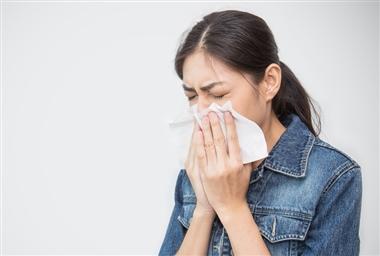 सामान्य सर्दी-जुकाम बचा सकता है कोरोना वायरस संक्रमण से! जानें क्या कहते हैं एक्सपर्ट्स