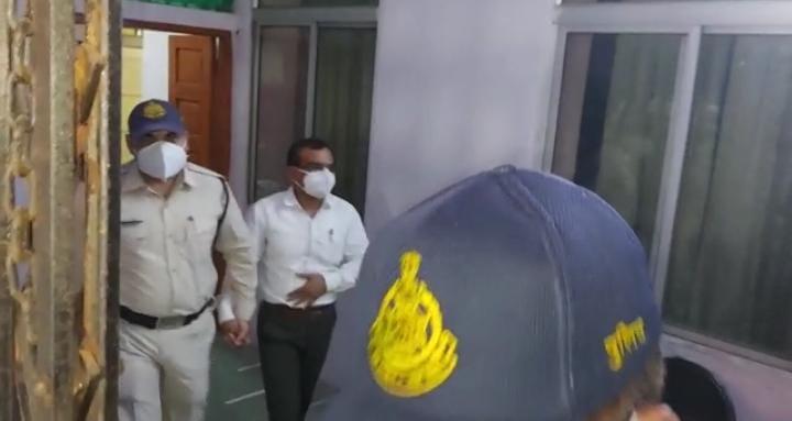 IAS संतोष वर्मा गिरफ्तार, फर्जी आदेश लगाकर IAS अवार्ड किया था हासिल