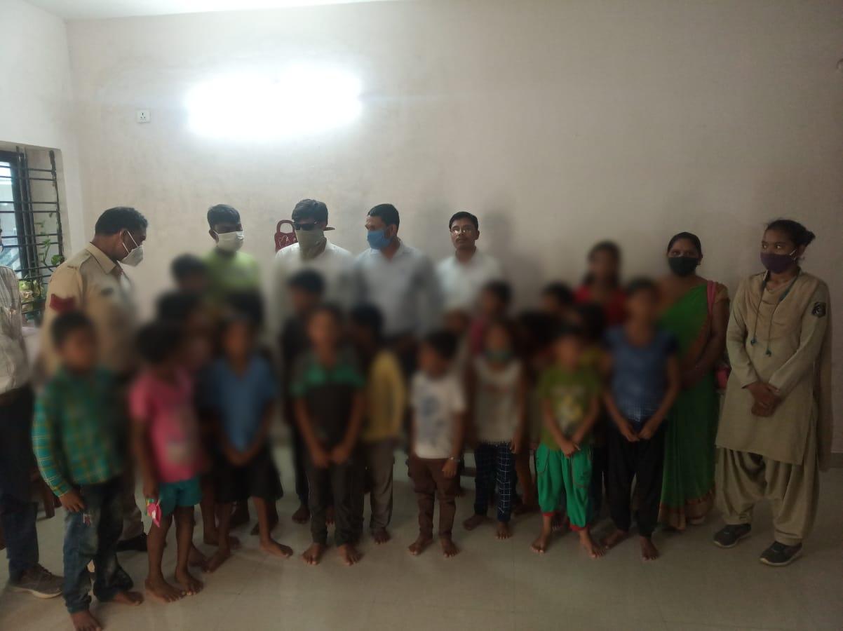 मध्यप्रदेश से 19 बच्चों को लाकर चला रहा था बालगृह, छापे के बाद मामला पुलिस के सुपुर्द