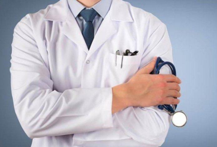 doctor झोलाछाप डॉक्टरों पर स्वास्थ्य विभाग की दबिश, आधा दर्जन अस्पतालों में की छापामार कार्रवाई