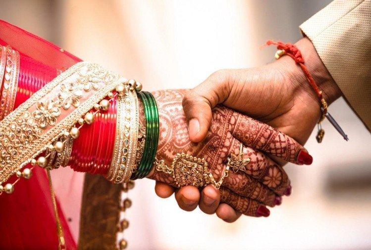 अजब-गजब : कम बारातियों के साथ पहुँचा दूल्हा तो दुल्हन ने कर दिया शादी से इनकार, दूल्हे ने ढूंढी नई दुल्हनियां
