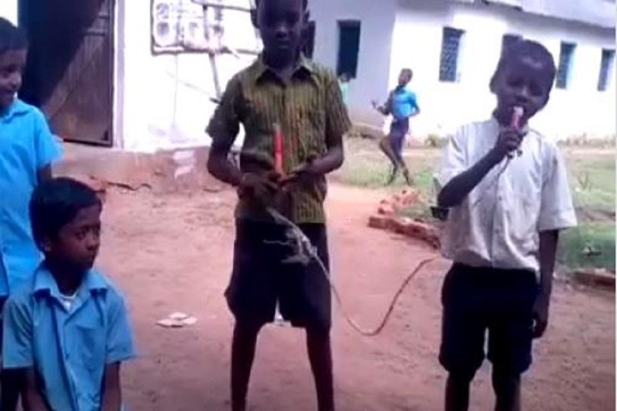 बचपन का प्यार के बाद स्कूली बच्चे ने दिखाया हनी सिंह के लव डोज़ सांग पर अपना टैलेंट, वीडियो हुआ वायरल
