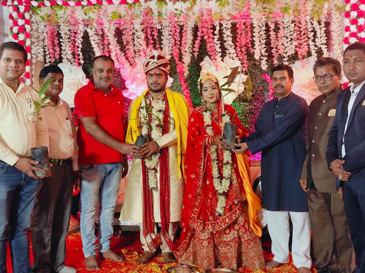 विशेष पहल : चरामेति फाउंडेशन परंपरा सतत जारी, 51 पौधों के साथ बेटियां हुई विदा