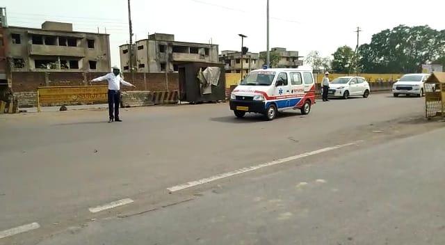 मरीज की जान की खातिर ट्राफिक पुलिस दुर्ग ने बनाया ग्रीन कॉरिडोर, एम्बुलेंस को मात्र 36 मिनट में पहुंचाया राम कृष्ण हॉस्पिटल रायपुर