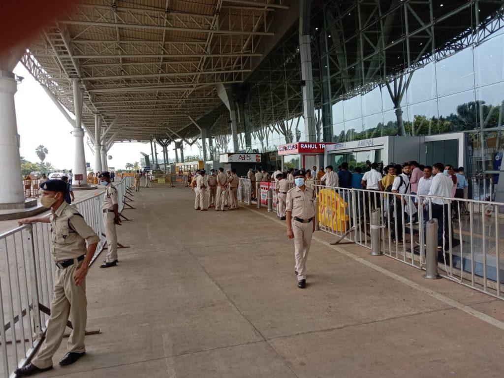 भूपेश के आगमन को लेकर एयरपोर्ट की बढ़ाई गई सुरक्षा व्यवस्था, महापौर-विधायक भी साथ लौट रहे
