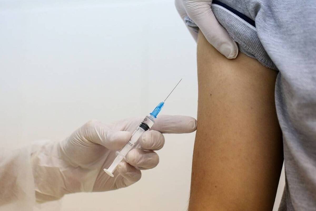 यहां 15-18 साल के बच्चों का टीकाकरण हुआ अनिवार्य, वैक्सीन न लगवाने पर स्कूल में नहीं मिलेगी एंट्री