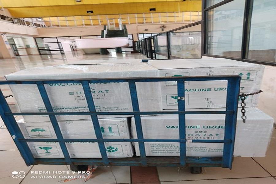 राजधानी पहुंची कोवैक्सीन की 7 बॉक्स, रायपुर एयरपोर्ट ने ट्वीट कर दी जानकारी 