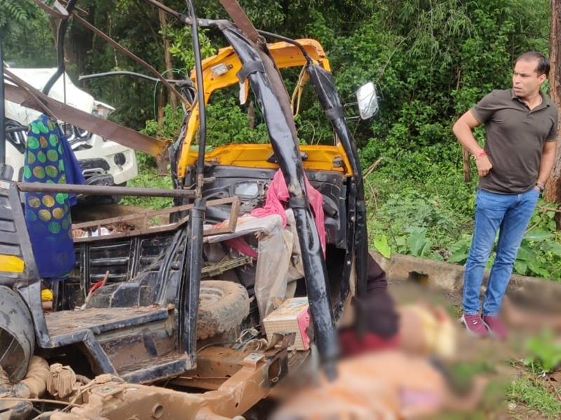 Eight people died and about a dozen seriously injured in a road accident on NH-30