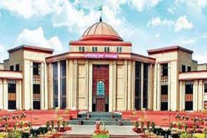 अपहरण और रेप के आरोपी को पीड़िता की अपील पर मिली जमानत, पुलिस ने युवती को बताया था नाबालिग अपहरण और रेप के आरोपी को पीड़िता की अपील पर मिली जमानत, पुलिस ने युवती को बताया था नाबालिग