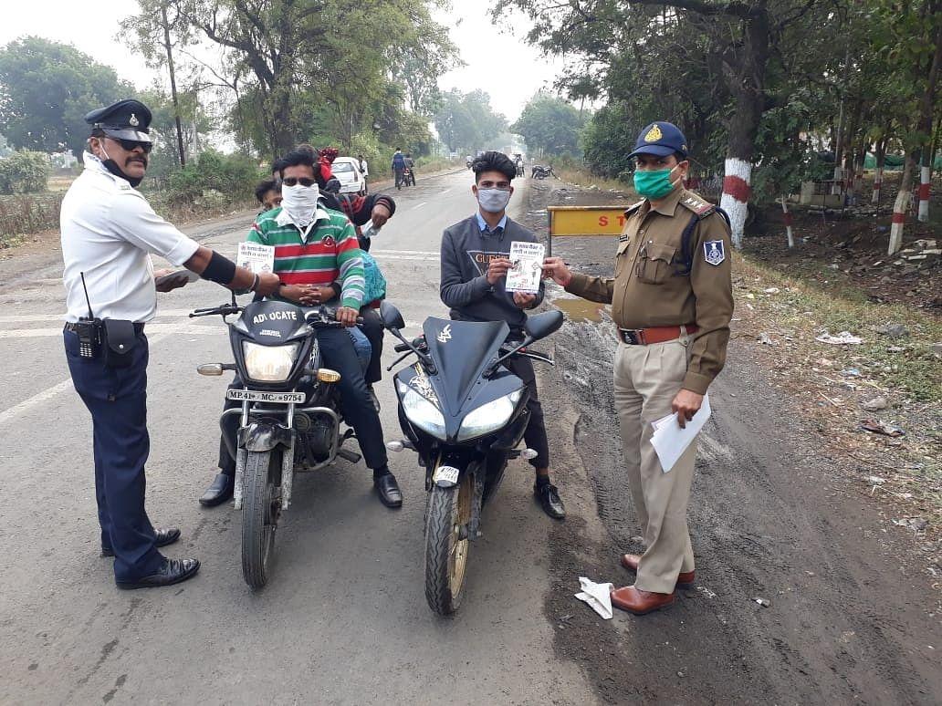 Police deducted more than one crore challan in seven months for breaking traffic rules from about 33 thousand people