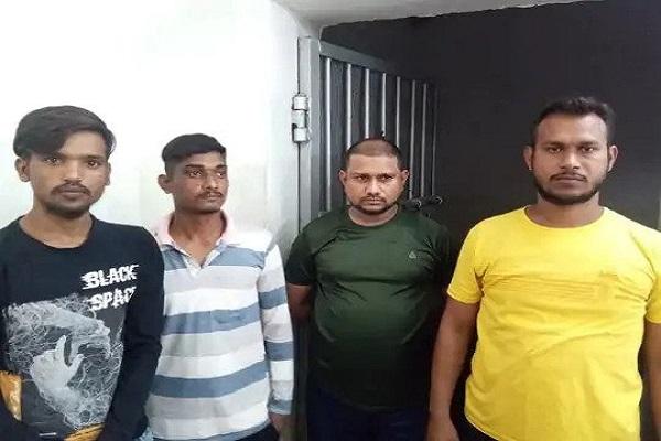 बप्पा की विदाई यात्रा में युवकों के बीच हुई चाकूबाजी, पुलिस ने 4 आरोपियों को किया गिरफ्तार