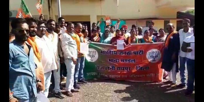 धर्मान्तरण के मुद्दे पर प्रदेश भर के थानों में पहुंचे भाजपा के नेता, कार्रवाई की मांग को लेकर सौंपा ज्ञापन धर्मान्तरण के मुद्दे पर प्रदेश भर के थानों में पहुंचे भाजपा के नेता, कार्रवाई की मांग को लेकर सौंपा ज्ञापन