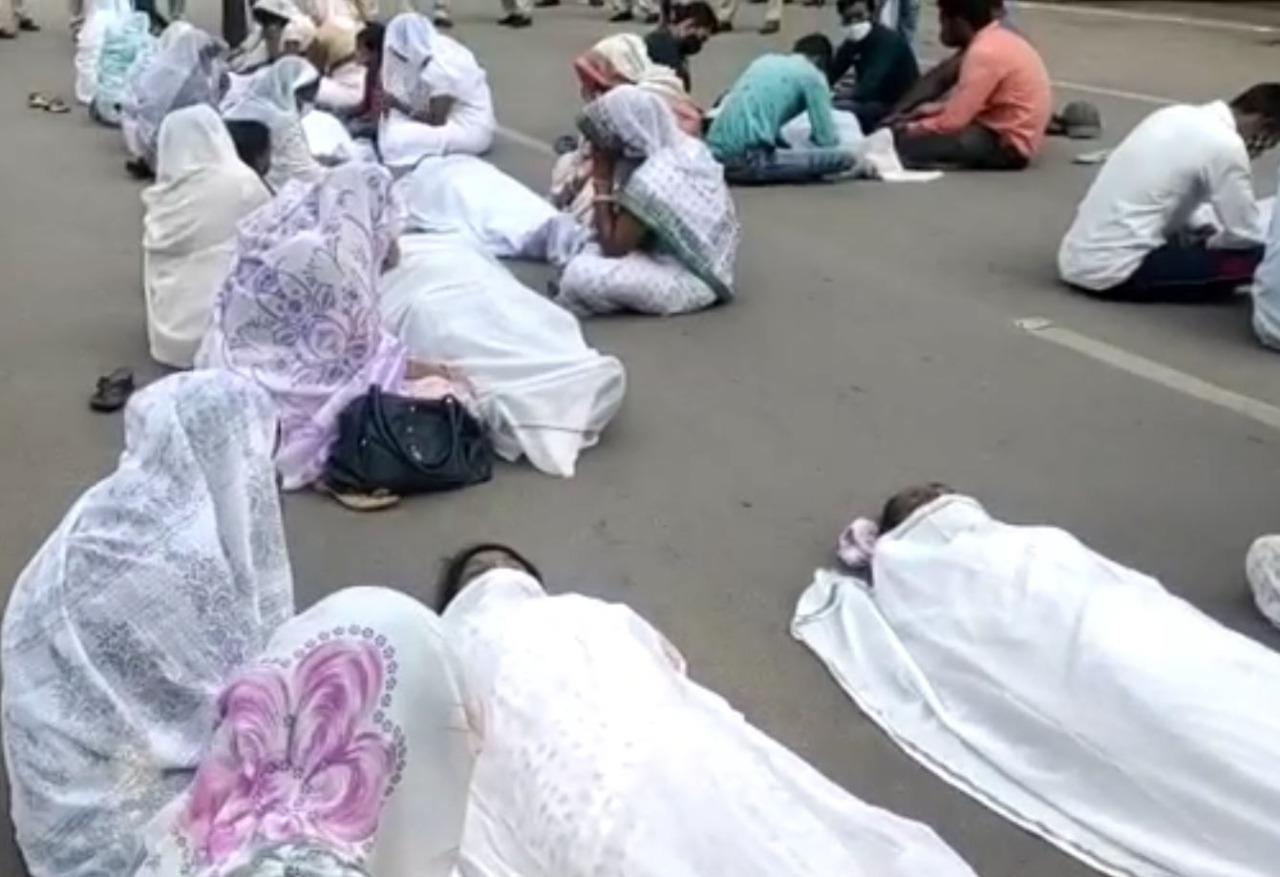 Shroud wrapped corpse, woman, late panchayat teachers