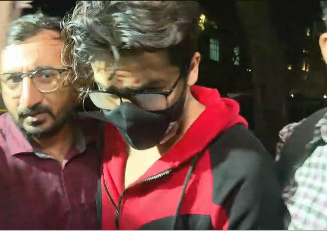 बड़ी खबर- मुंबई में रेव पार्टी करते मल्टीपल ड्रग्स के साथ शाहरुख खान का बेटा आर्यन गिरफ्तार!
