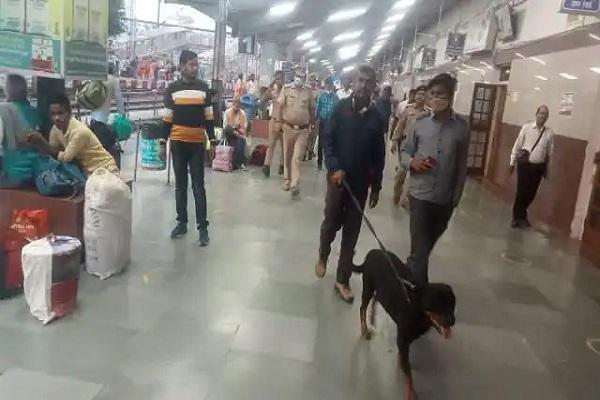 BIG BREAKING : आतंकी संगठन ने लखनऊ, वाराणसी समेत यूपी के 46 रेलवे स्टेशनों को उड़ाने की दी धमकी, अलर्ट जारी