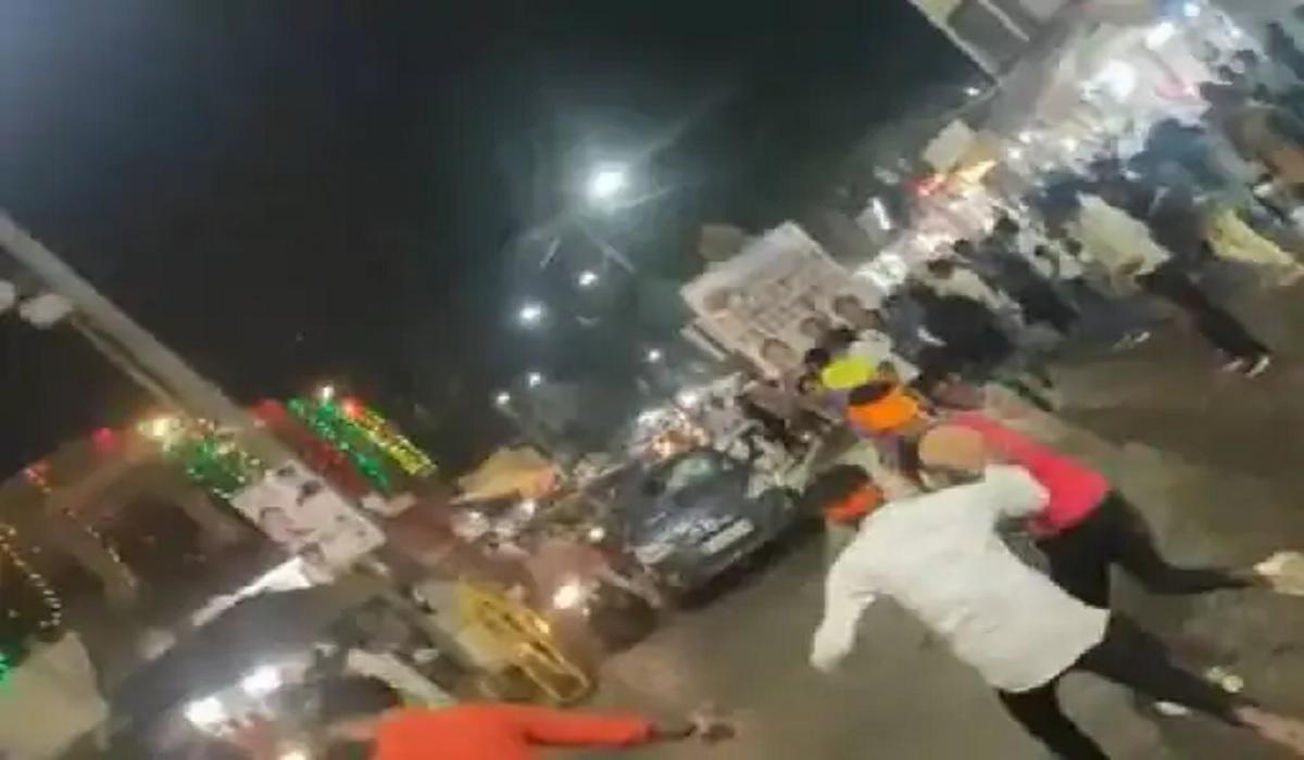 अब यहां भी दुर्गा प्रतिमा विसर्जन के जुलूस में भीड़ को रौंदते हुए निकली तेज रफ्तार कार, एक की हालत गंभीर... चालक फरार