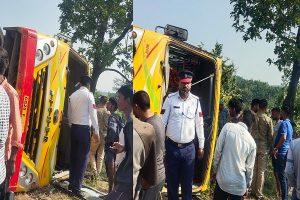 Accident Breaking: Bus full of passengers overturned uncontrollably, three in critical condition, 8 injured