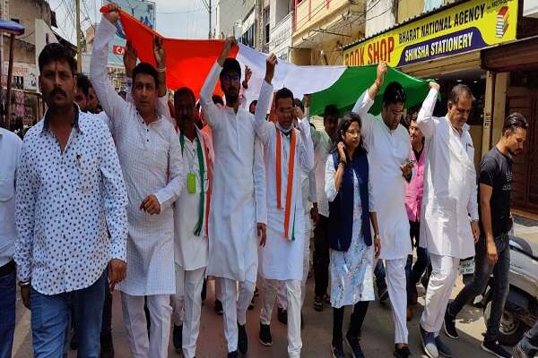 युवा कांग्रेस ने गांधी जयंती पर निकाली तिरंगा यात्रा