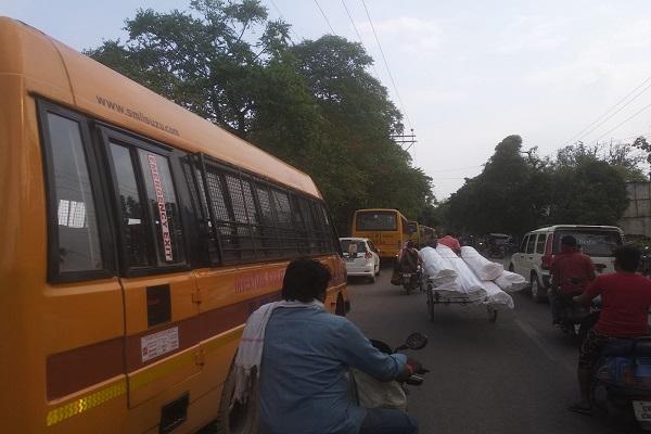 सरकार ने माफ़ नहीं किया टैक्स, कल से प्रदेश भर के स्कूल बसों का संचालन हो जायेगा बंद