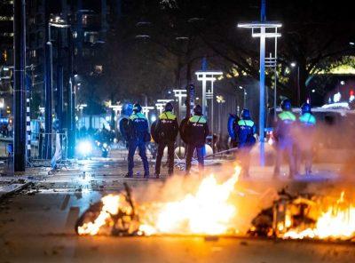 यूरोप के कई देशों में कोविड पाबंदियों के खिलाफ लोगों में फैली हिंसा, कर्फ्यू उल्लंघन पर लगा 95 यूरो का जुर्माना