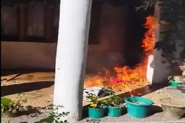 सलमान खुर्शीद के घर उपद्रवियों ने किया आगजनी और तोड़फोड़, कांग्रेस नेता ने ट्वीट कर दी जानकारी