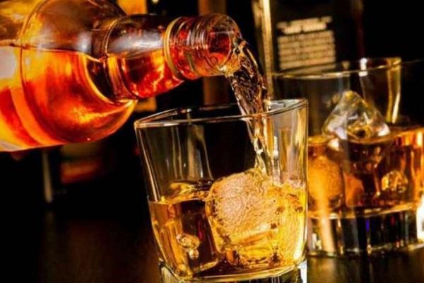 जहरीली शराब में मिलाई गई थी मिथाइल अल्कोहल, पुलिस ने 19 लोगों को किया गिरफ्तार