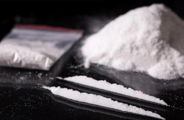 Drug paddler with heroin powder caught by police, was looking for a customer to sell