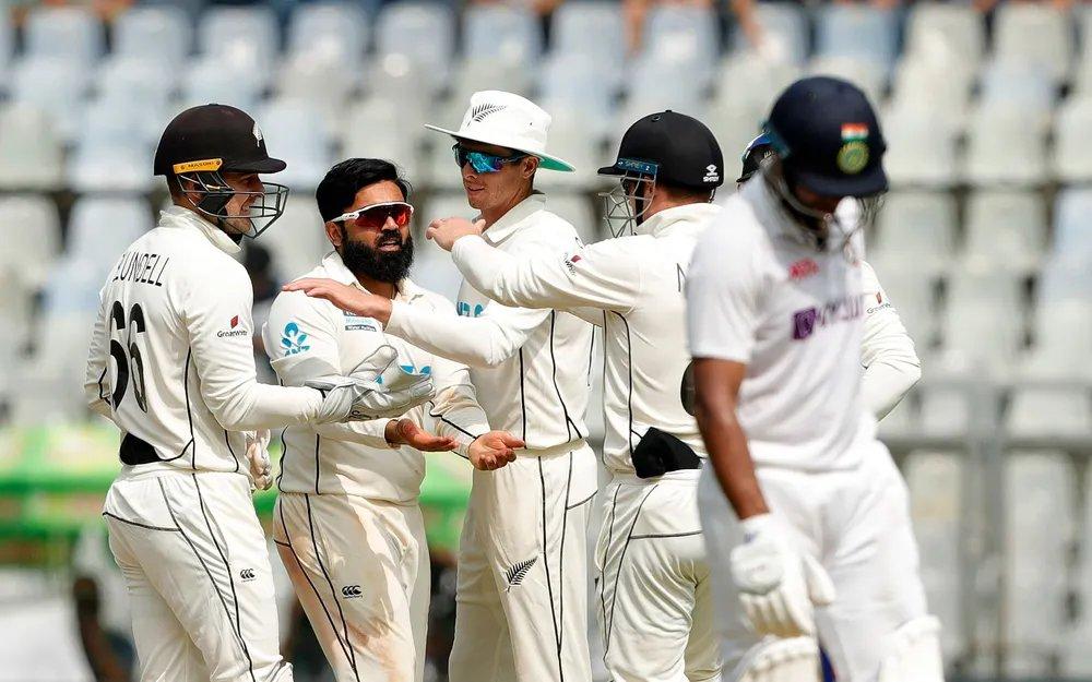 IND vs NZ 2nd Test: एजाज पटेल के नाम दर्ज हुआ अनोखा रिकॉर्ड, भारत पहली पारी 325 रनों पर सिमटी