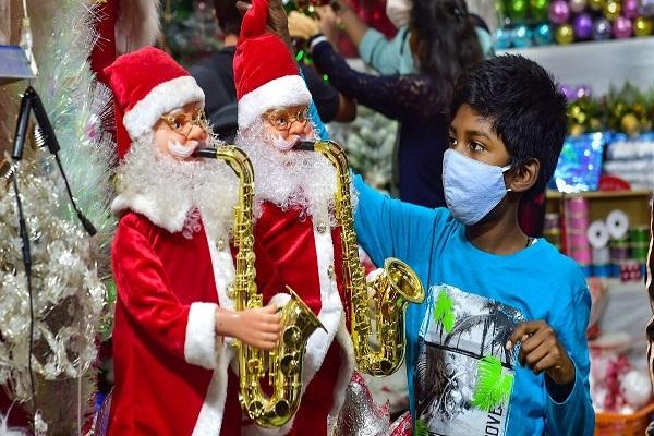 Breaking : छत्तीसगढ़ में बढ़ा ओमिक्रॉन का खतरा! क्रिसमस और नए साल के मौके पर कार्यक्रम स्थलों पर 50% लोगों की ही मिली अनुमति