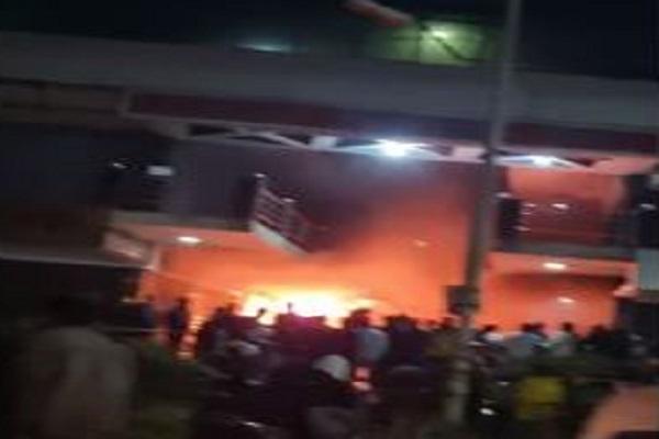 Breaking : लाल गंगा शॉपिंग मॉल में लगी भीषण आग, दमकल की 2 गाड़ियां मौके पर मौजूद, देखें वीडियो