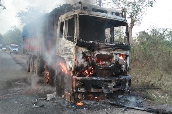 चावल से लदे ट्रक में एकाएक लगी आग, FCI गोदाम में अपनी बारी का इंतजार कर रहा था चालक, लाखों का हुआ नुकसान