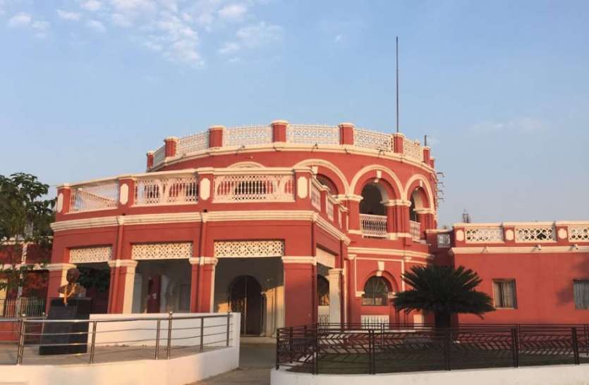 कोरोना का खौफः इंदिरा कला संगीत विश्वविद्यालय 5 जनवरी तक हुआ बंद, ऑनलाइन क्लास के जरिए होगी पढ़ाई